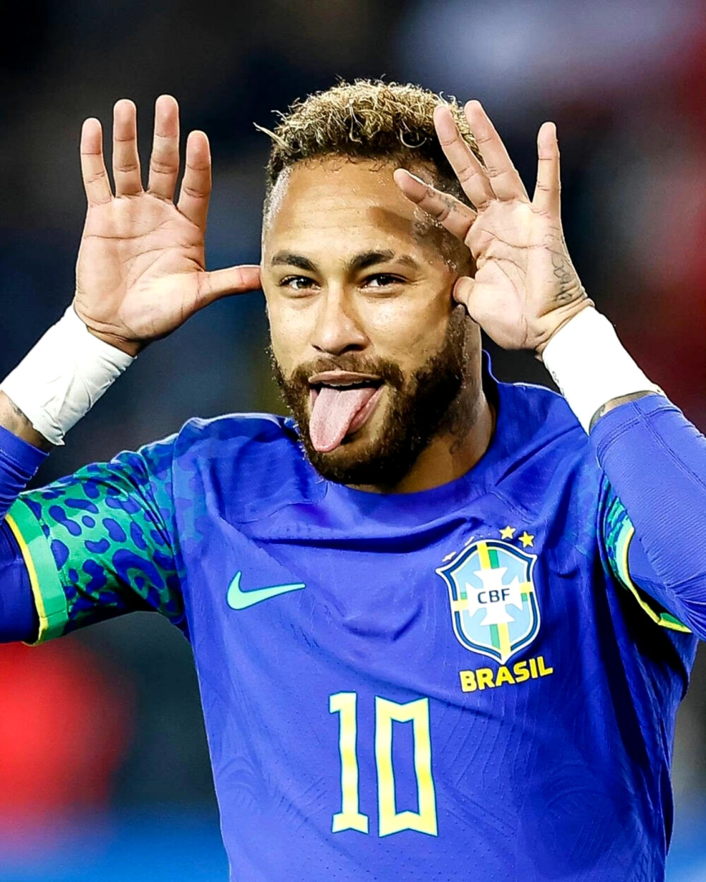 通过边路传 通过边路传